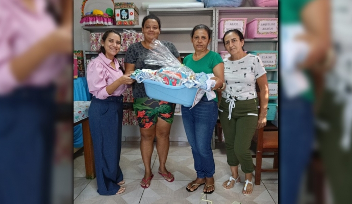 Entrega de itens para mães cadastradas e acompanhadas pelo PAIF