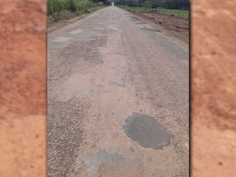 Prefeitura Municipal Realiza compra de Emulsão Asfáltica e Faz Manutenção em estradas do Município